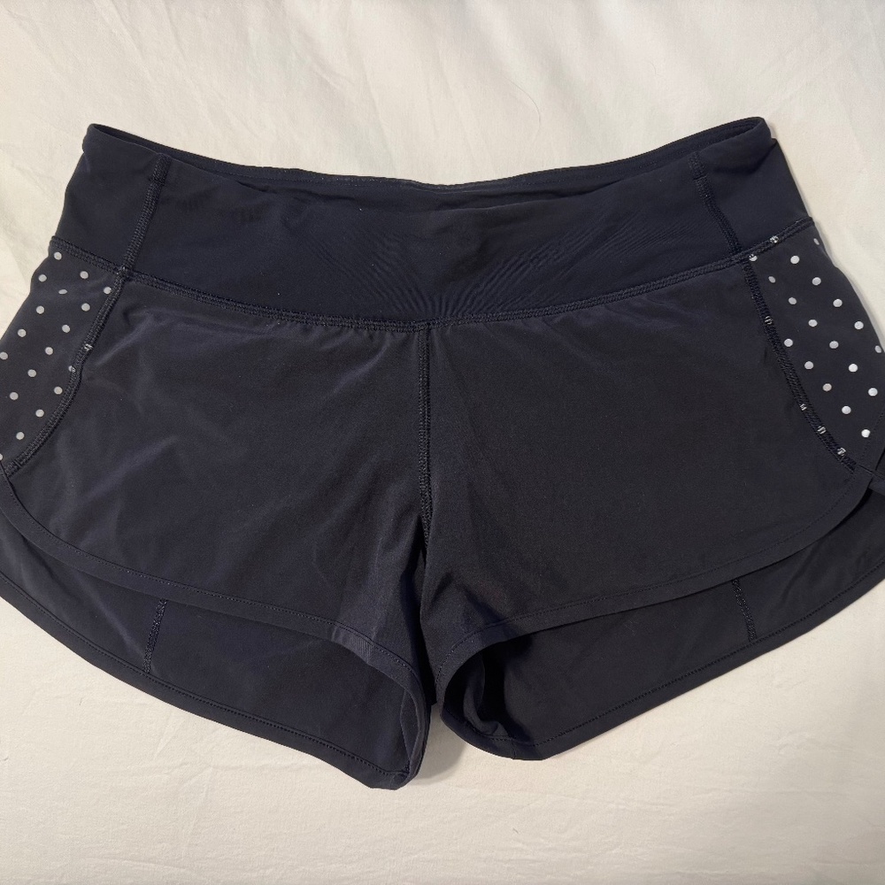 Lululemon polkadot Speed Up Low-Rise short 2.5”
